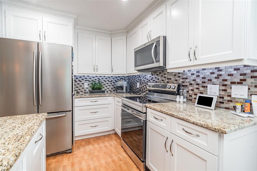 合同活跃: $499,000 (4 贝兹, 3 浴室, 2623 平方英尺)