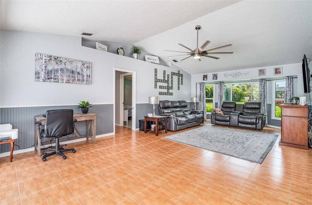 合同活跃: $499,000 (4 贝兹, 3 浴室, 2623 平方英尺)