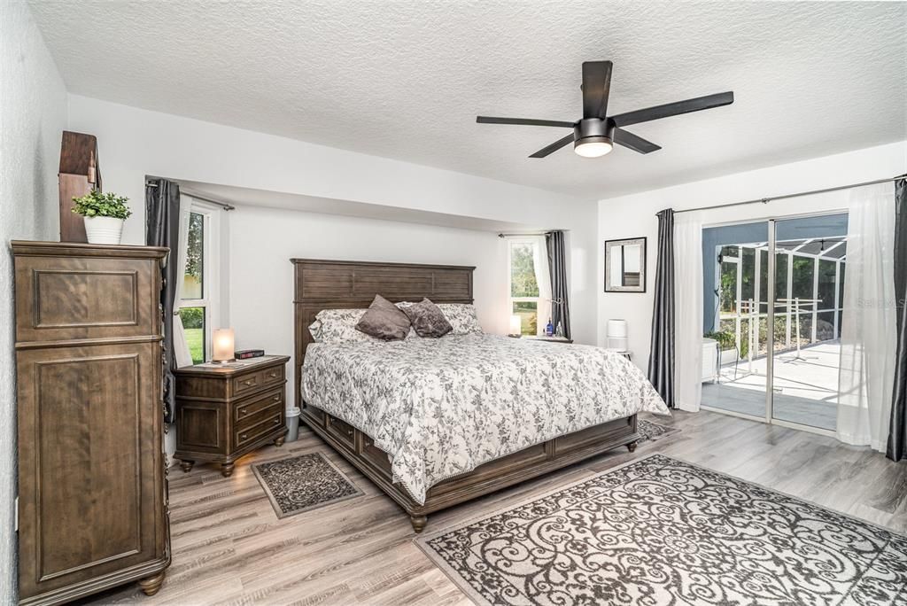 合同活跃: $499,000 (4 贝兹, 3 浴室, 2623 平方英尺)