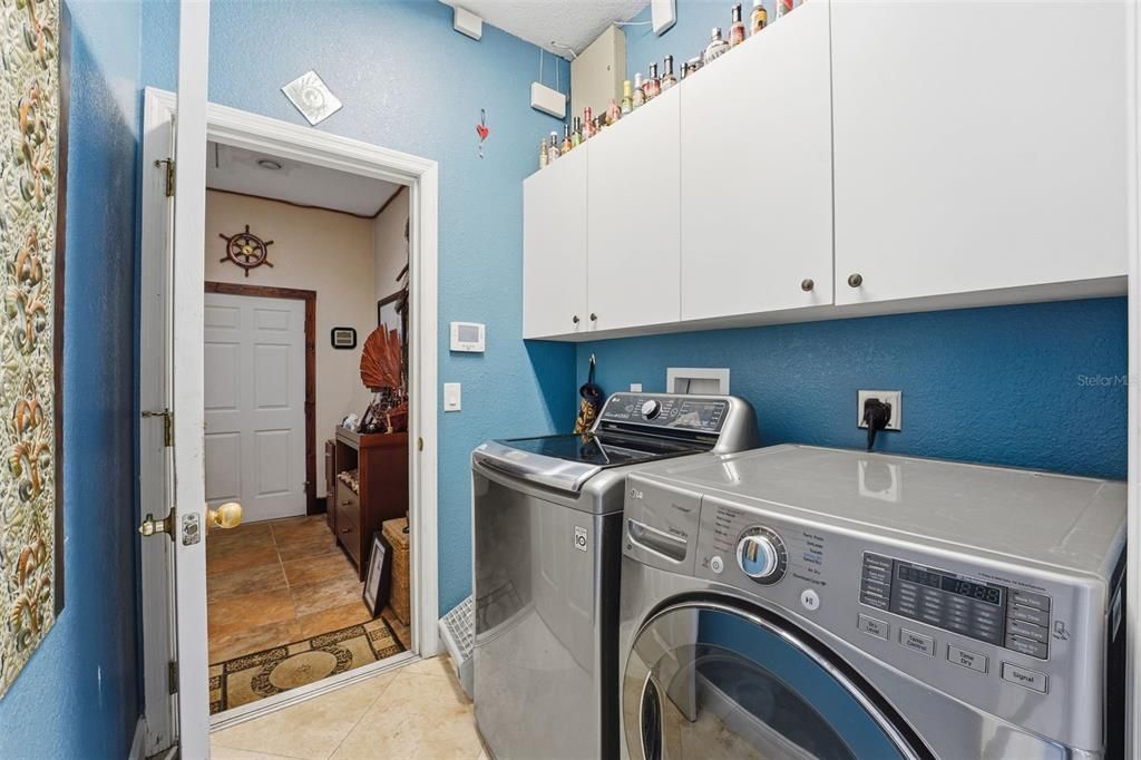 Active With Contract: $369,000 (3 beds, 2 baths, 1772 Square Feet)