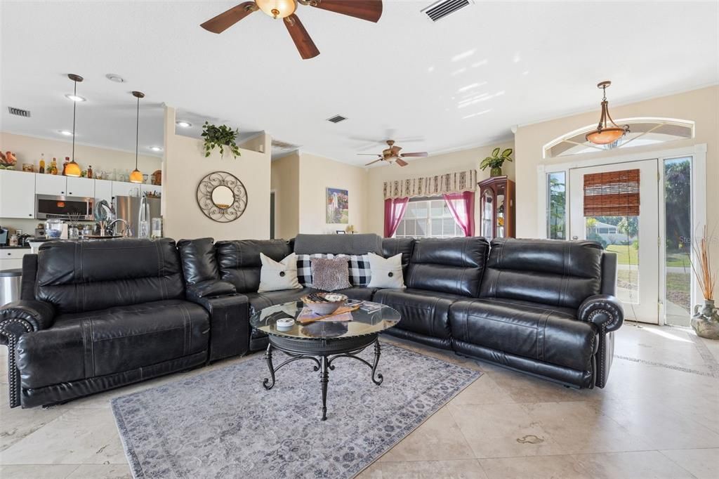 Active With Contract: $369,000 (3 beds, 2 baths, 1772 Square Feet)