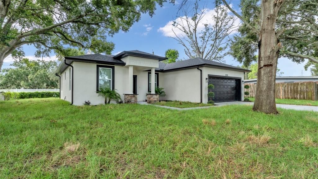 Active With Contract: $285,900 (3 beds, 2 baths, 1214 Square Feet)