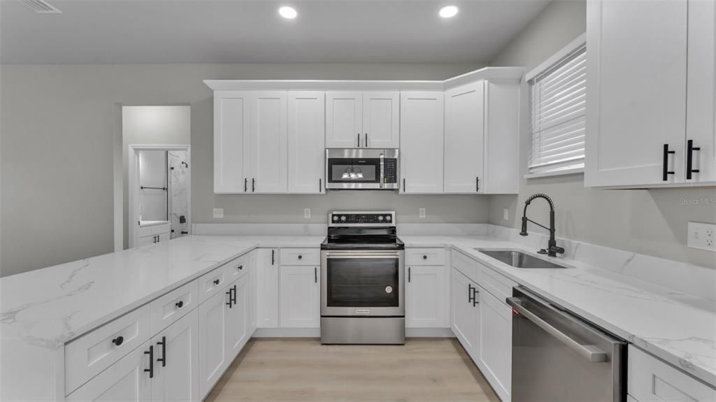 Active With Contract: $285,900 (3 beds, 2 baths, 1214 Square Feet)