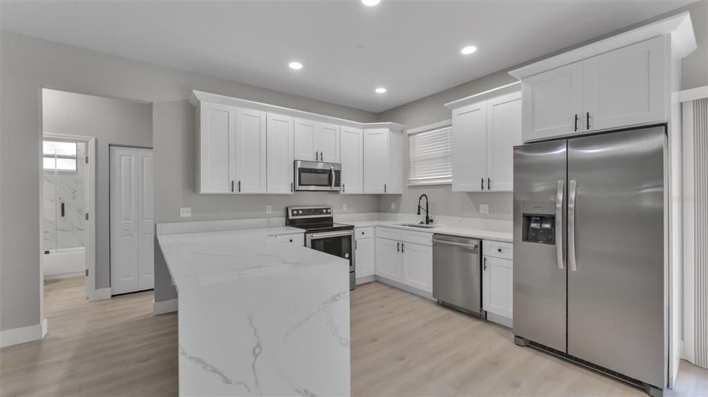 Active With Contract: $285,900 (3 beds, 2 baths, 1214 Square Feet)