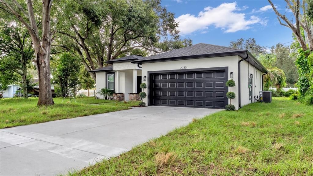 Active With Contract: $285,900 (3 beds, 2 baths, 1214 Square Feet)