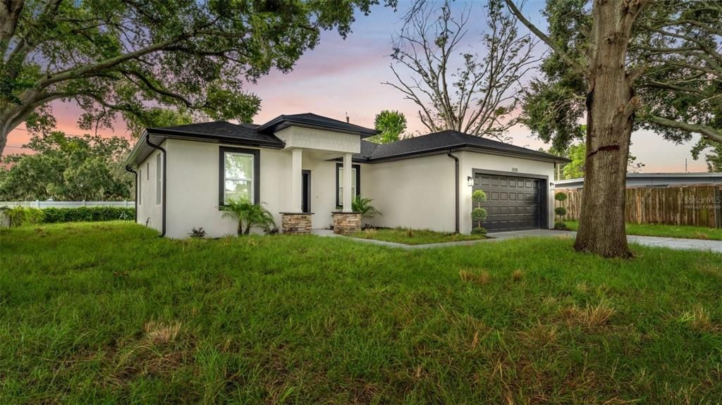 Active With Contract: $285,900 (3 beds, 2 baths, 1214 Square Feet)