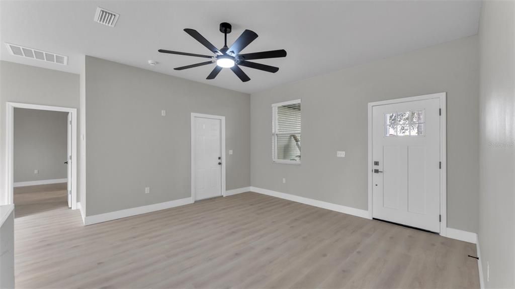 Active With Contract: $285,900 (3 beds, 2 baths, 1214 Square Feet)