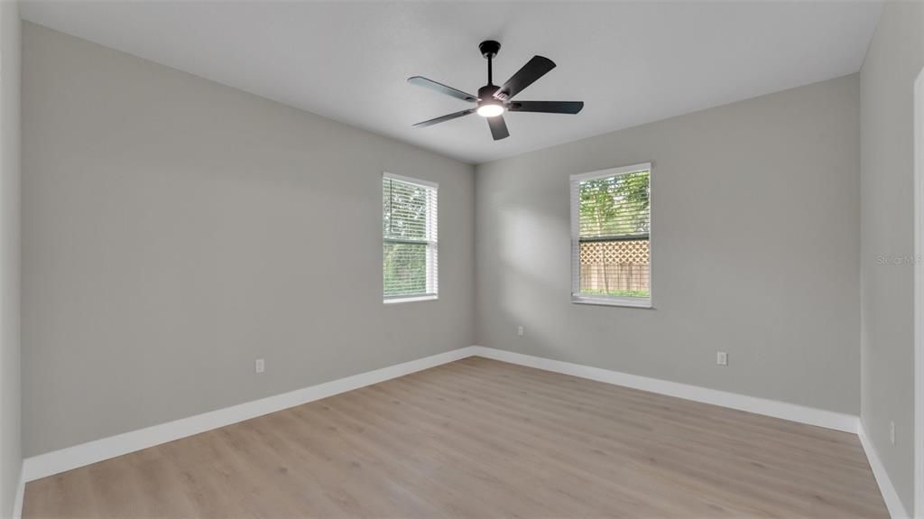 Active With Contract: $285,900 (3 beds, 2 baths, 1214 Square Feet)