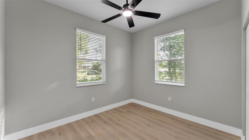 Active With Contract: $285,900 (3 beds, 2 baths, 1214 Square Feet)