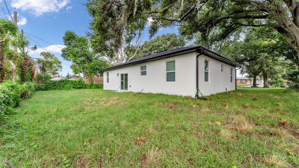 Active With Contract: $285,900 (3 beds, 2 baths, 1214 Square Feet)