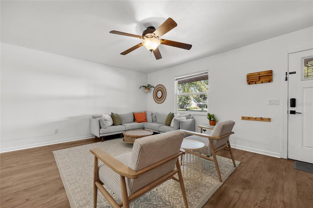 For Sale: $284,500 (3 beds, 2 baths, 1456 Square Feet)