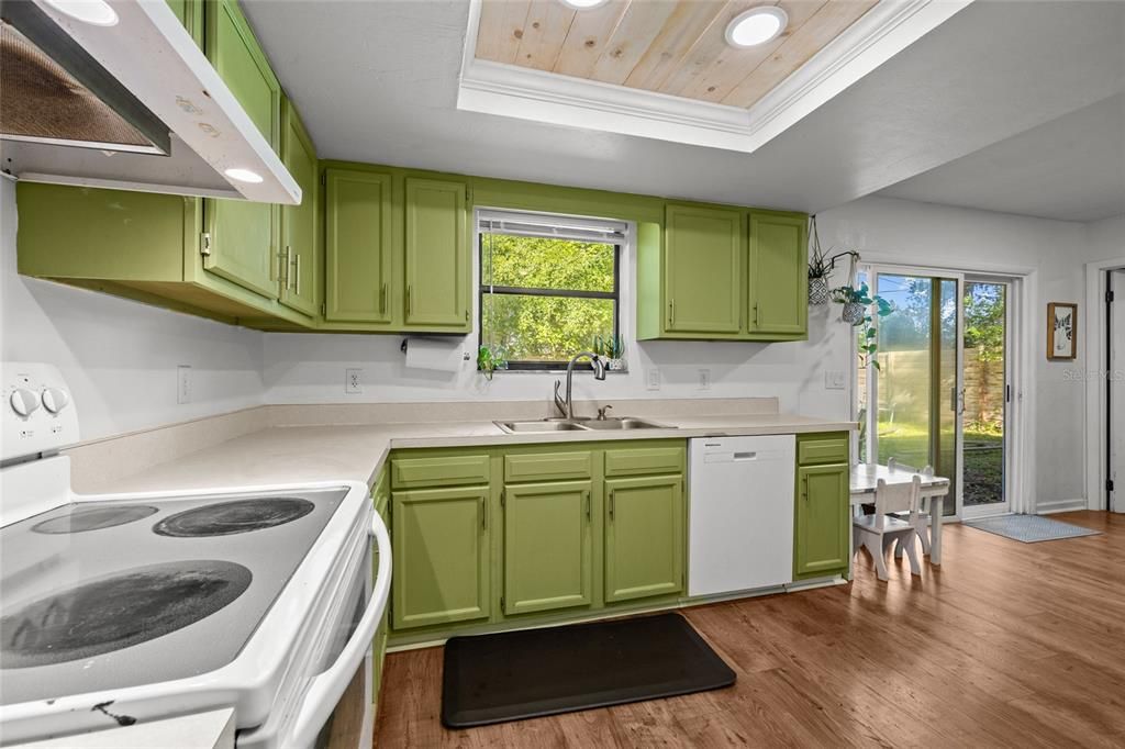 For Sale: $284,500 (3 beds, 2 baths, 1456 Square Feet)