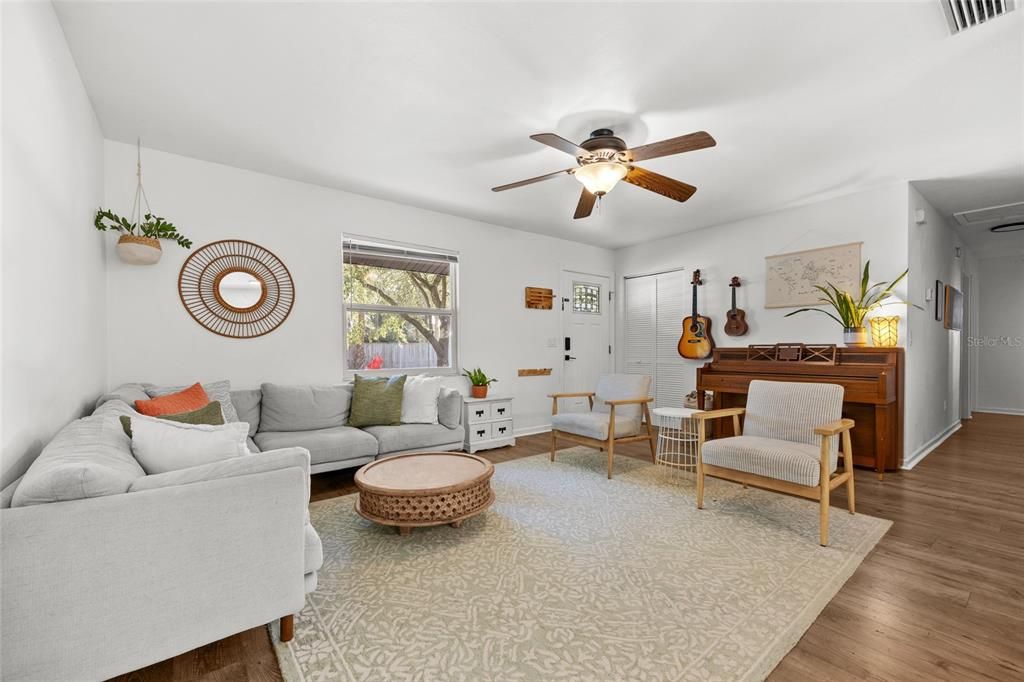 For Sale: $284,500 (3 beds, 2 baths, 1456 Square Feet)