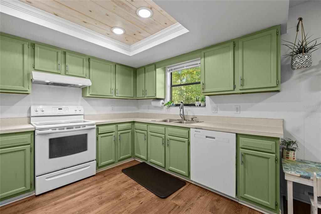 For Sale: $284,500 (3 beds, 2 baths, 1456 Square Feet)