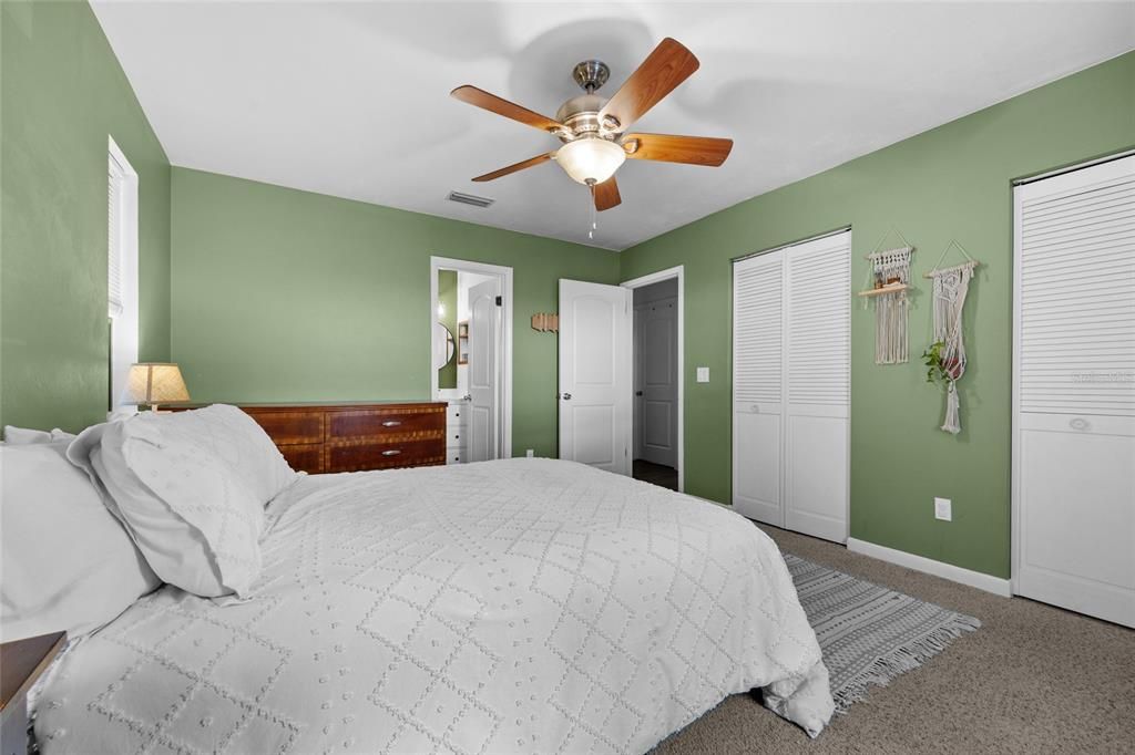 For Sale: $284,500 (3 beds, 2 baths, 1456 Square Feet)