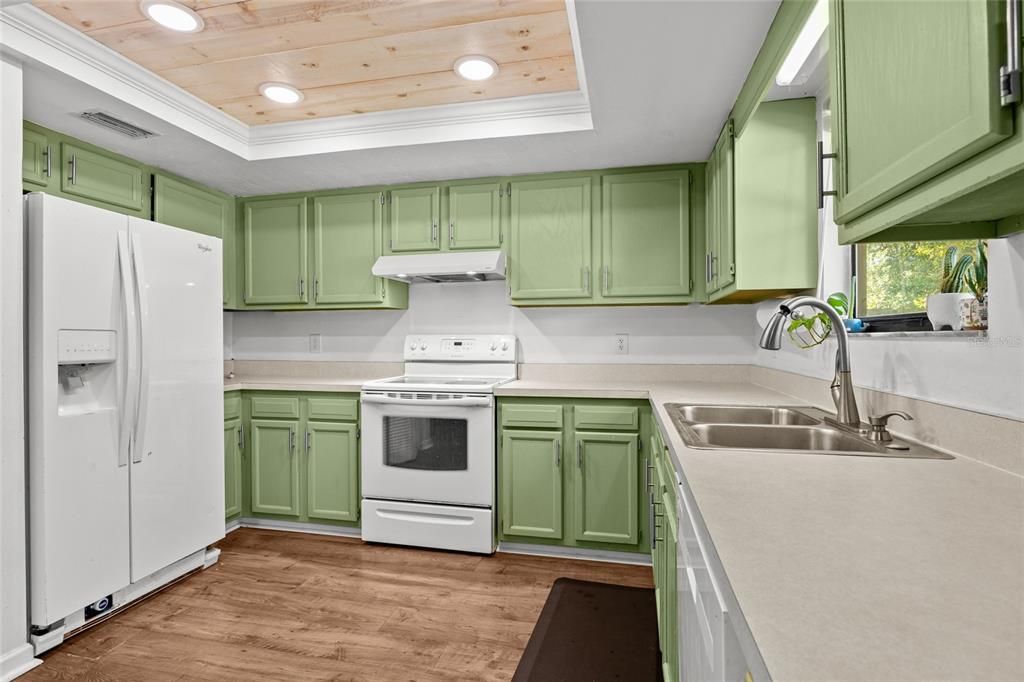 For Sale: $284,500 (3 beds, 2 baths, 1456 Square Feet)