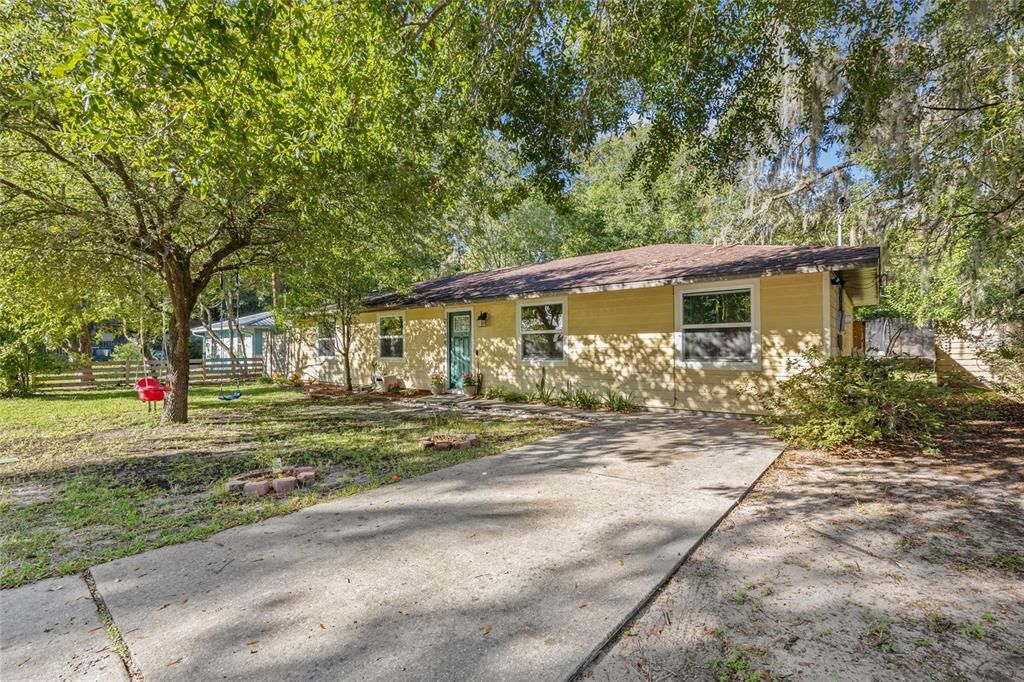 For Sale: $284,500 (3 beds, 2 baths, 1456 Square Feet)