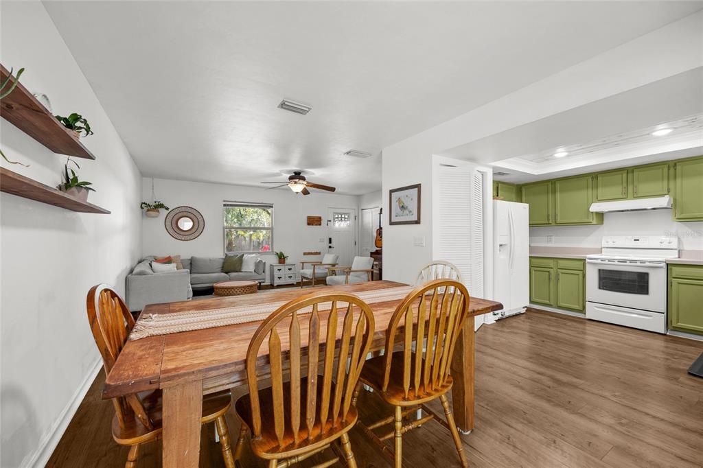 For Sale: $284,500 (3 beds, 2 baths, 1456 Square Feet)