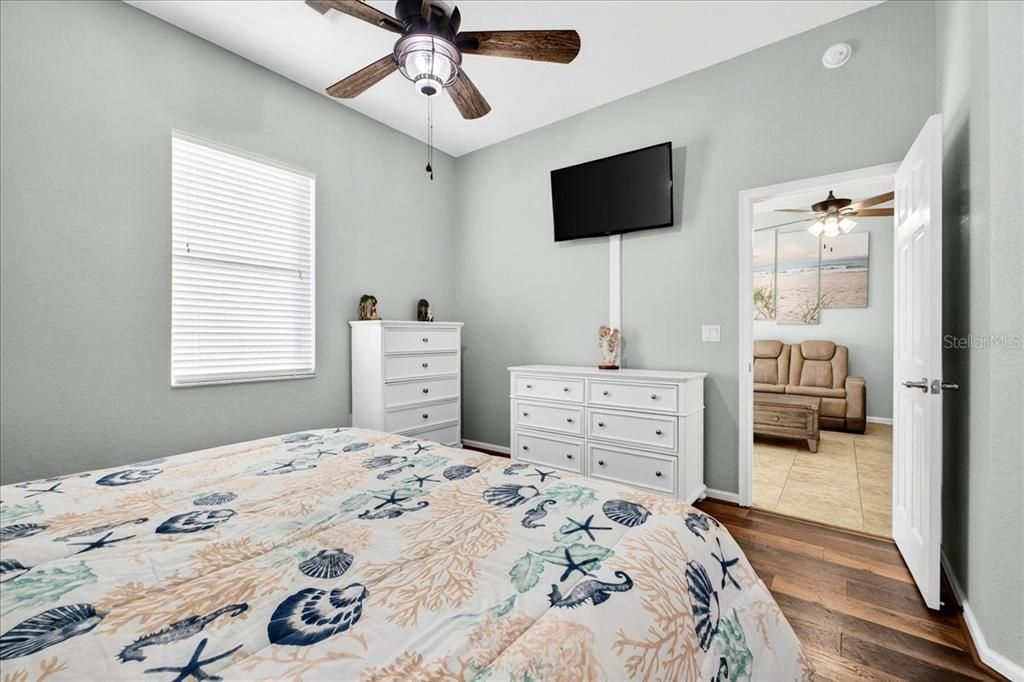 For Sale: $420,000 (2 beds, 2 baths, 1383 Square Feet)