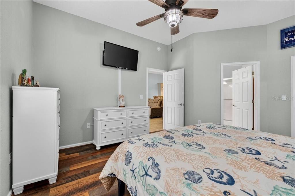 For Sale: $420,000 (2 beds, 2 baths, 1383 Square Feet)