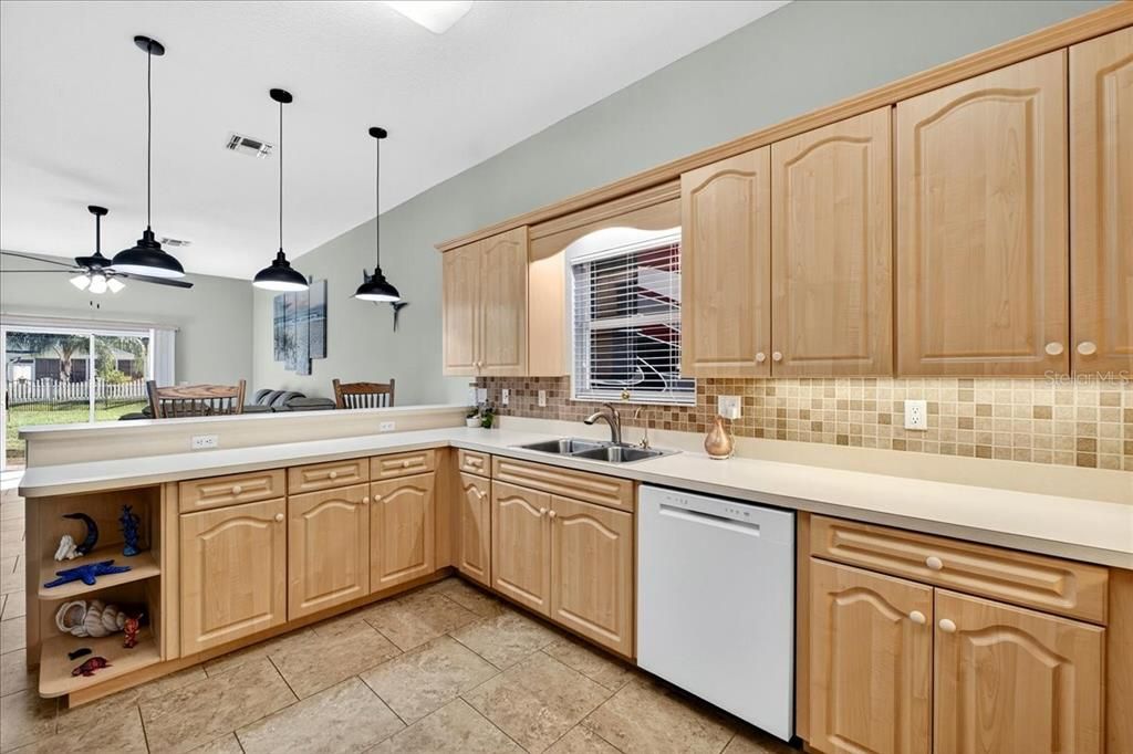 For Sale: $420,000 (2 beds, 2 baths, 1383 Square Feet)