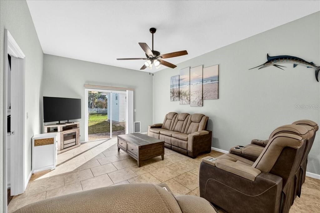 For Sale: $420,000 (2 beds, 2 baths, 1383 Square Feet)