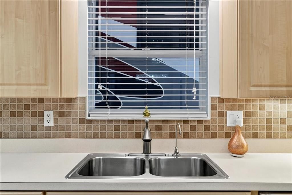 For Sale: $420,000 (2 beds, 2 baths, 1383 Square Feet)