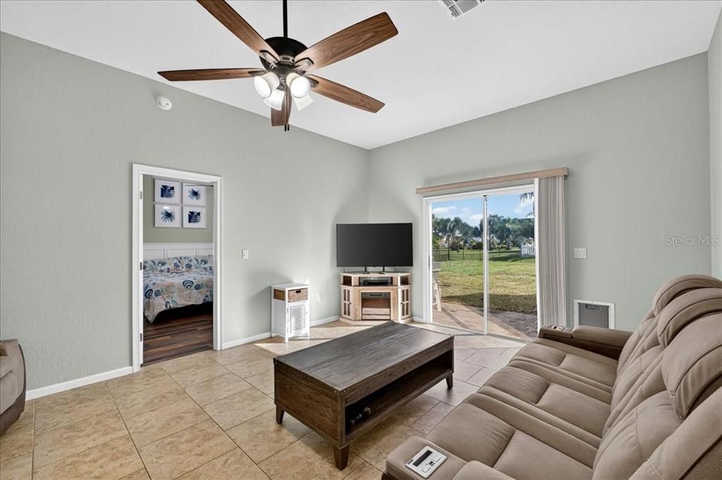 For Sale: $420,000 (2 beds, 2 baths, 1383 Square Feet)