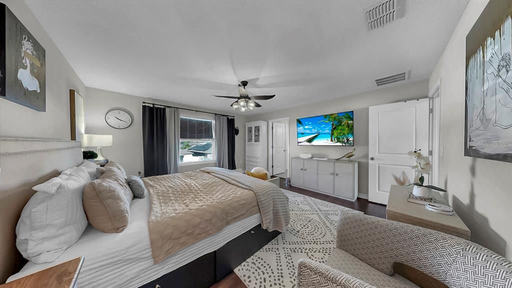 合同活跃: $425,000 (4 贝兹, 2 浴室, 2635 平方英尺)