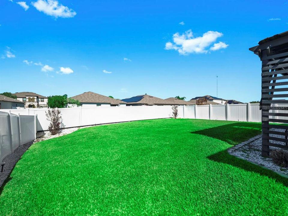 合同活跃: $425,000 (4 贝兹, 2 浴室, 2635 平方英尺)