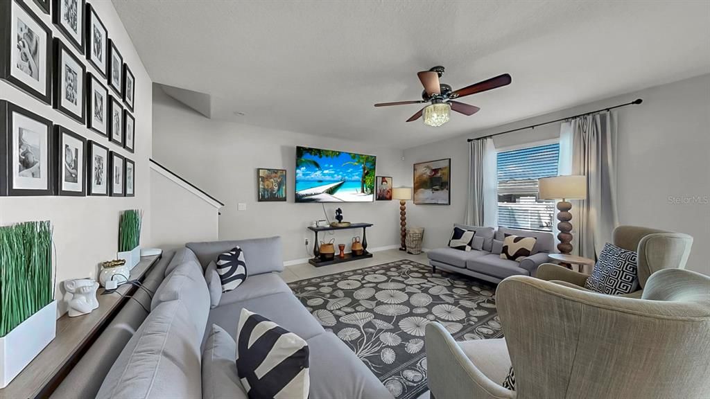 合同活跃: $425,000 (4 贝兹, 2 浴室, 2635 平方英尺)