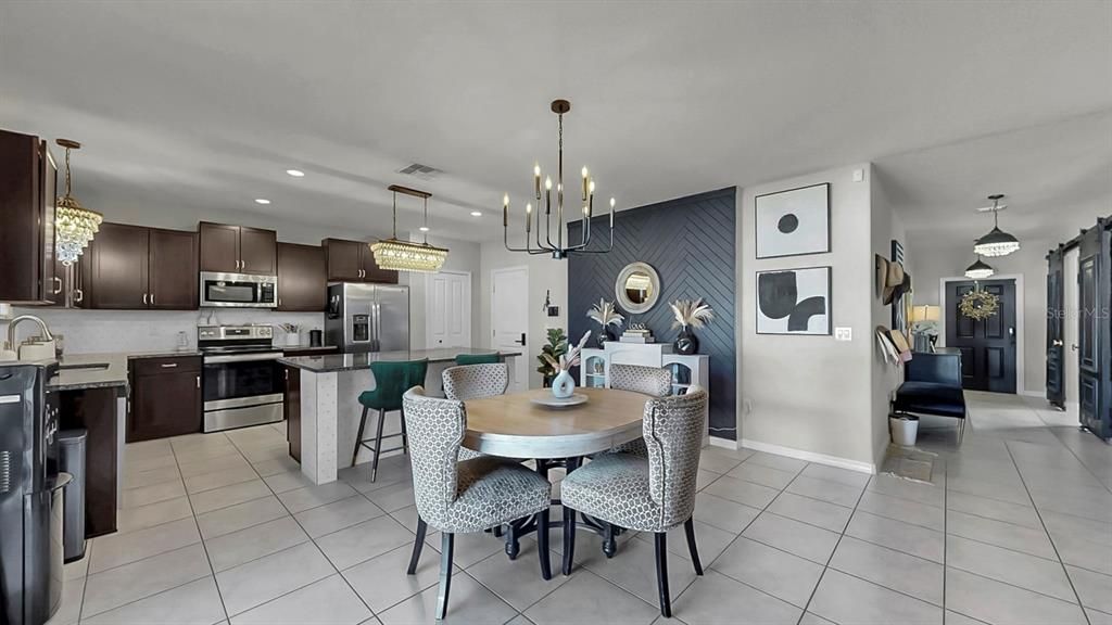 合同活跃: $425,000 (4 贝兹, 2 浴室, 2635 平方英尺)