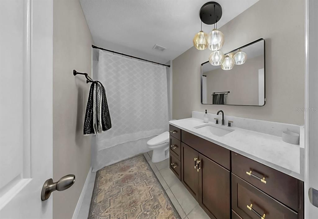 合同活跃: $425,000 (4 贝兹, 2 浴室, 2635 平方英尺)