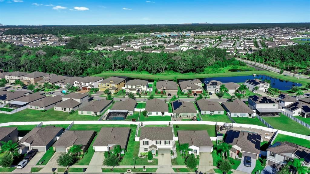 合同活跃: $425,000 (4 贝兹, 2 浴室, 2635 平方英尺)