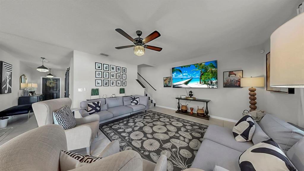 合同活跃: $425,000 (4 贝兹, 2 浴室, 2635 平方英尺)