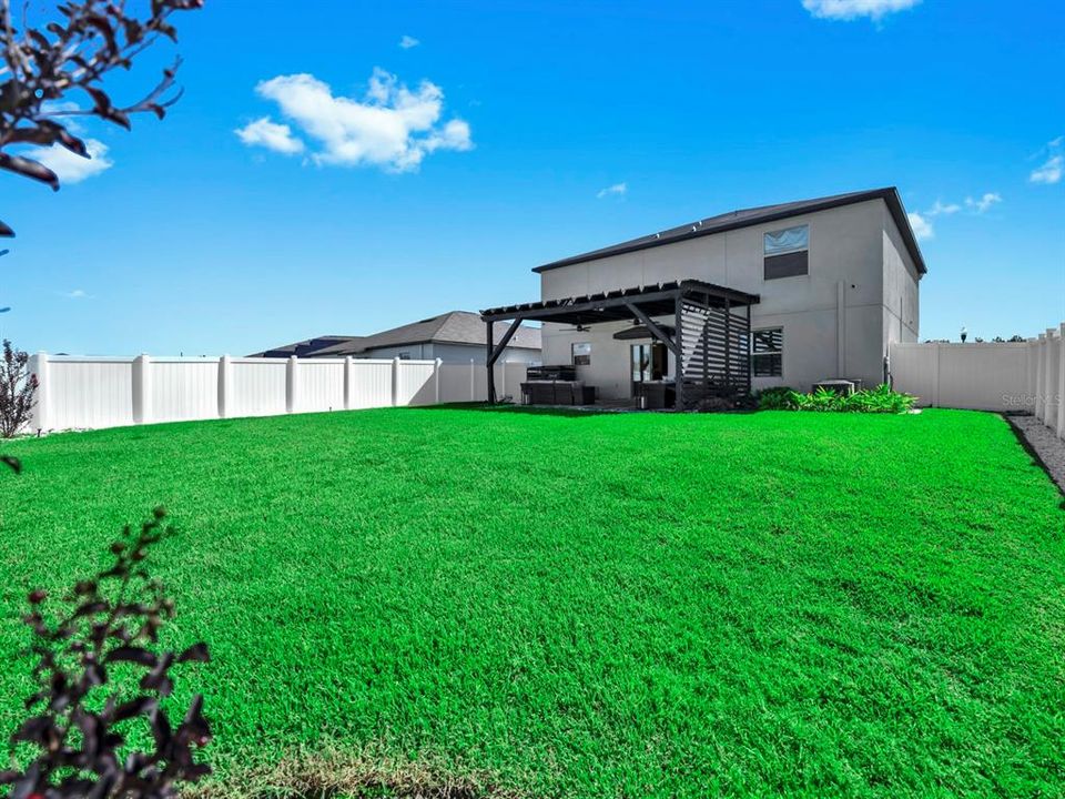 合同活跃: $425,000 (4 贝兹, 2 浴室, 2635 平方英尺)