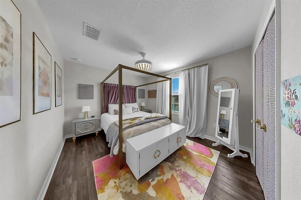 合同活跃: $425,000 (4 贝兹, 2 浴室, 2635 平方英尺)