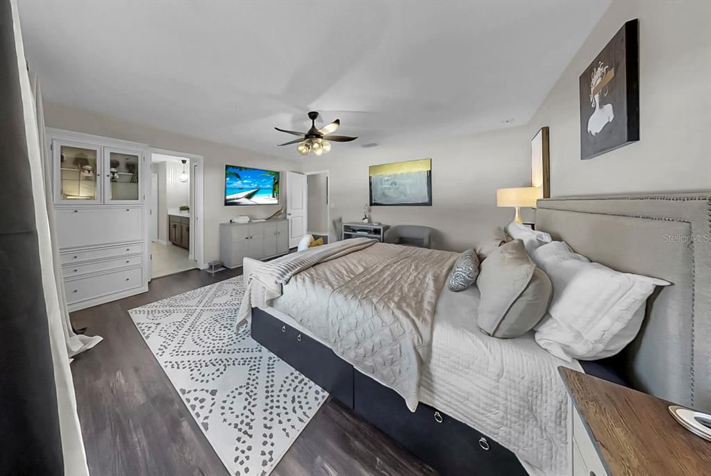 合同活跃: $425,000 (4 贝兹, 2 浴室, 2635 平方英尺)