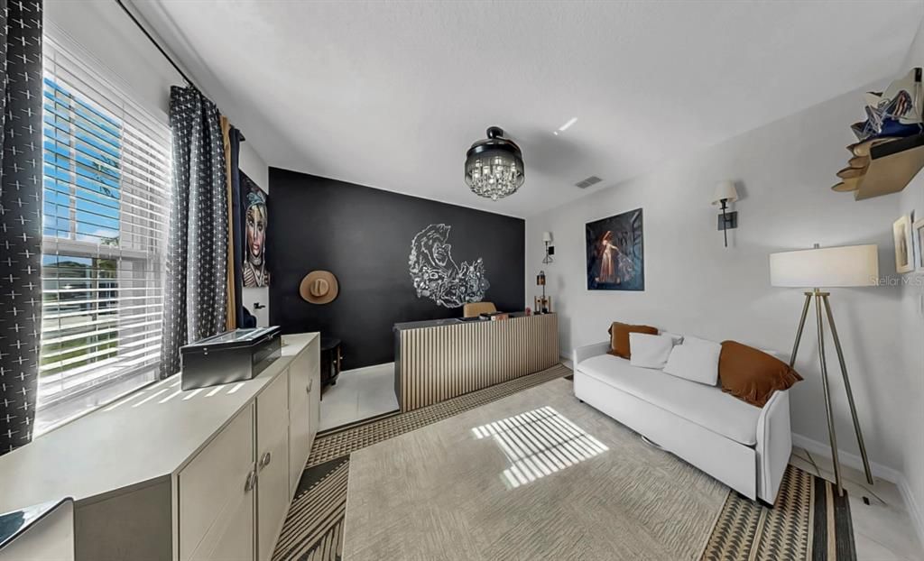 合同活跃: $425,000 (4 贝兹, 2 浴室, 2635 平方英尺)