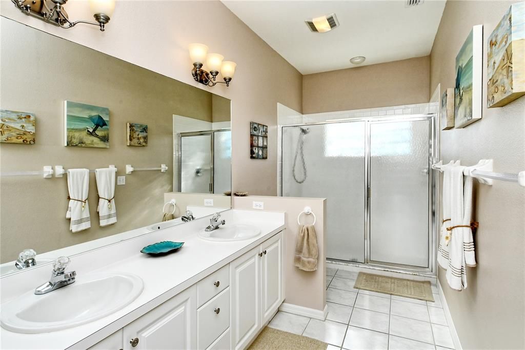 For Sale: $380,000 (2 beds, 2 baths, 1572 Square Feet)