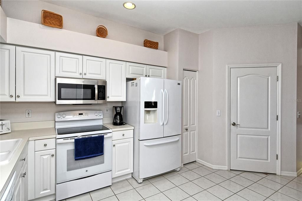 For Sale: $380,000 (2 beds, 2 baths, 1572 Square Feet)