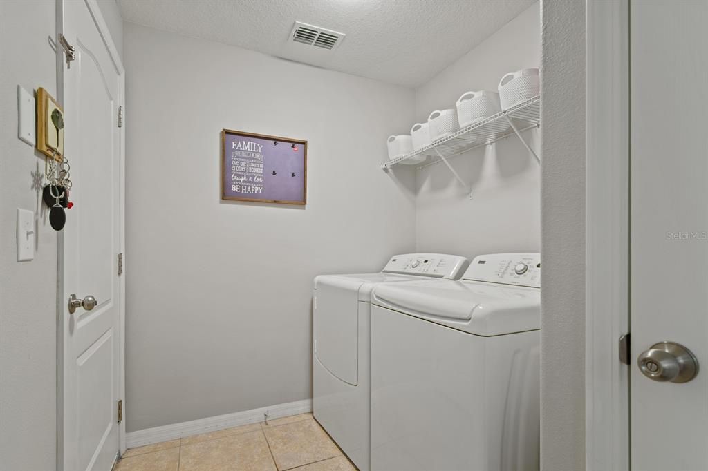 For Sale: $329,499 (3 beds, 2 baths, 1676 Square Feet)