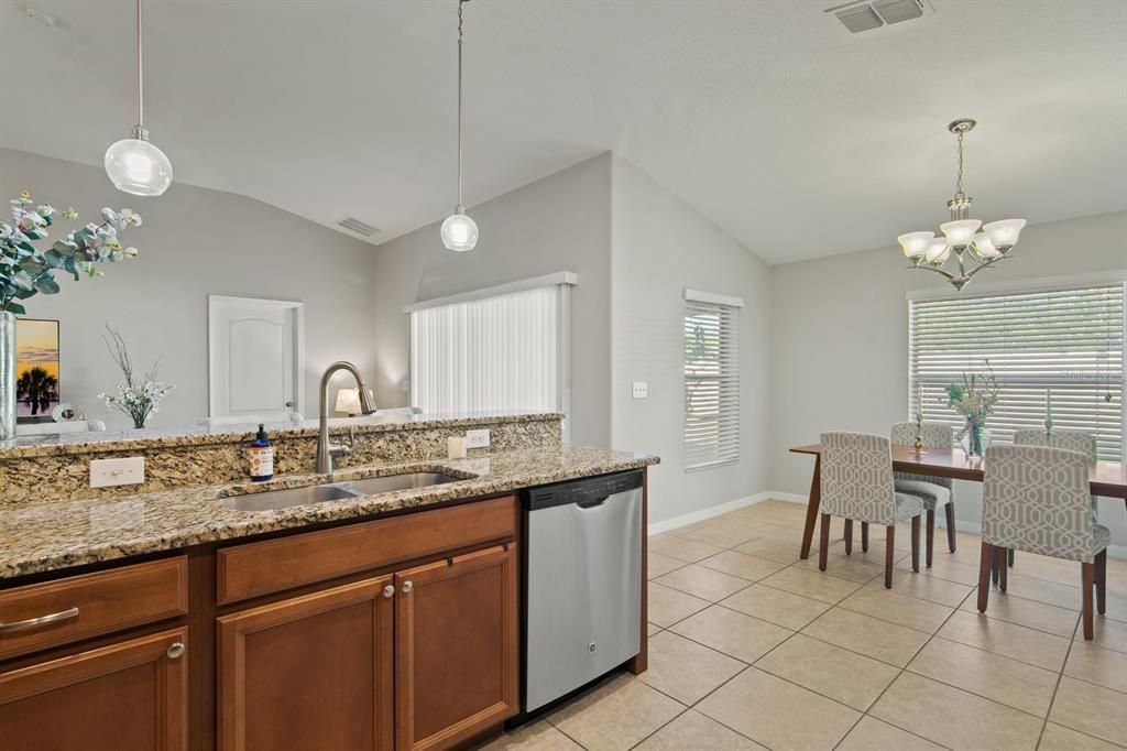 For Sale: $329,499 (3 beds, 2 baths, 1676 Square Feet)