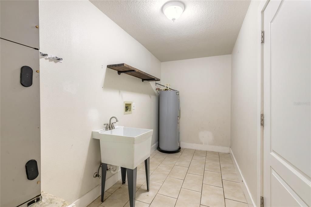 For Sale: $299,000 (3 beds, 2 baths, 1320 Square Feet)