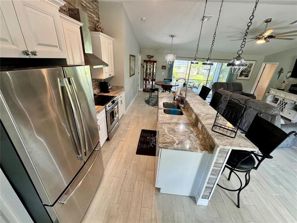 待售: $323,750 (2 贝兹, 2 浴室, 1400 平方英尺)