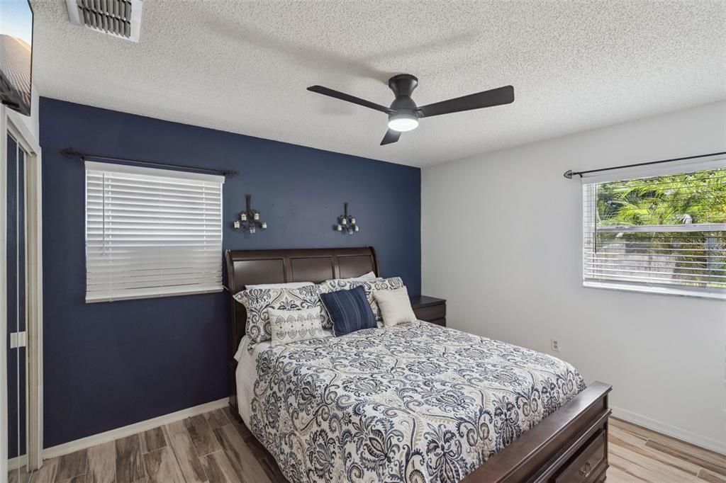 Под контрактом: $350,000 (3 спален, 2 ванн, 1258 Квадратных фут)