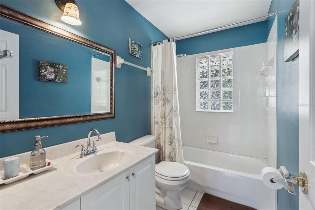 Под контрактом: $350,000 (3 спален, 2 ванн, 1258 Квадратных фут)