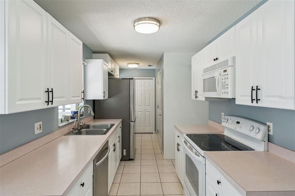 Под контрактом: $350,000 (3 спален, 2 ванн, 1258 Квадратных фут)