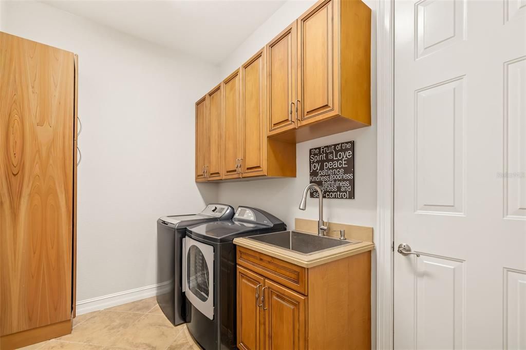 На продажу: $1,385,000 (5 спален, 4 ванн, 4127 Квадратных фут)