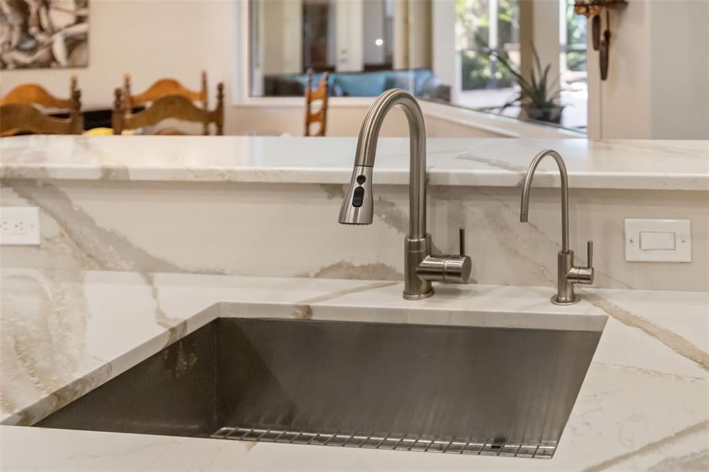 На продажу: $1,385,000 (5 спален, 4 ванн, 4127 Квадратных фут)